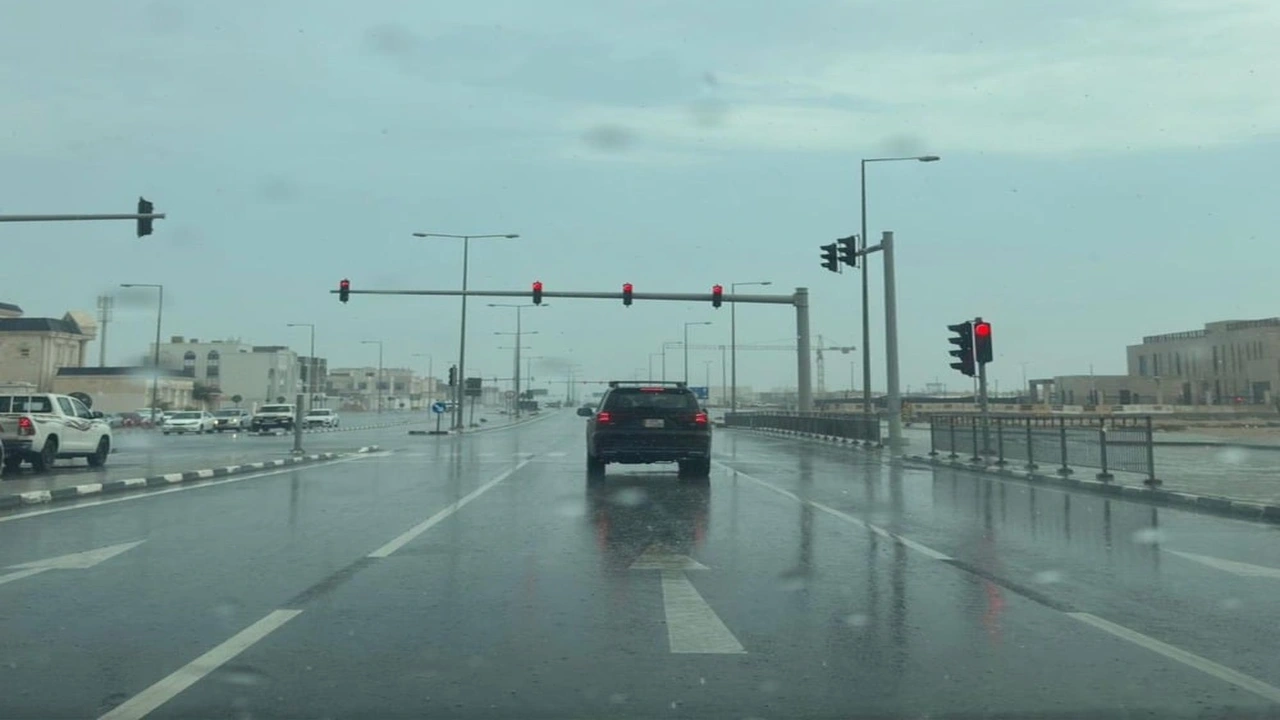 تحذيرات الأرصاد الجوية من أمطار رعدية ورياح قوية بالساحل وعرض البحر